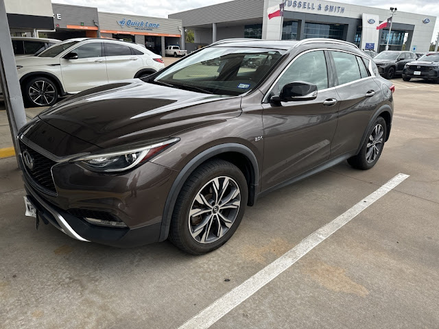 2017 INFINITI QX30 Premium